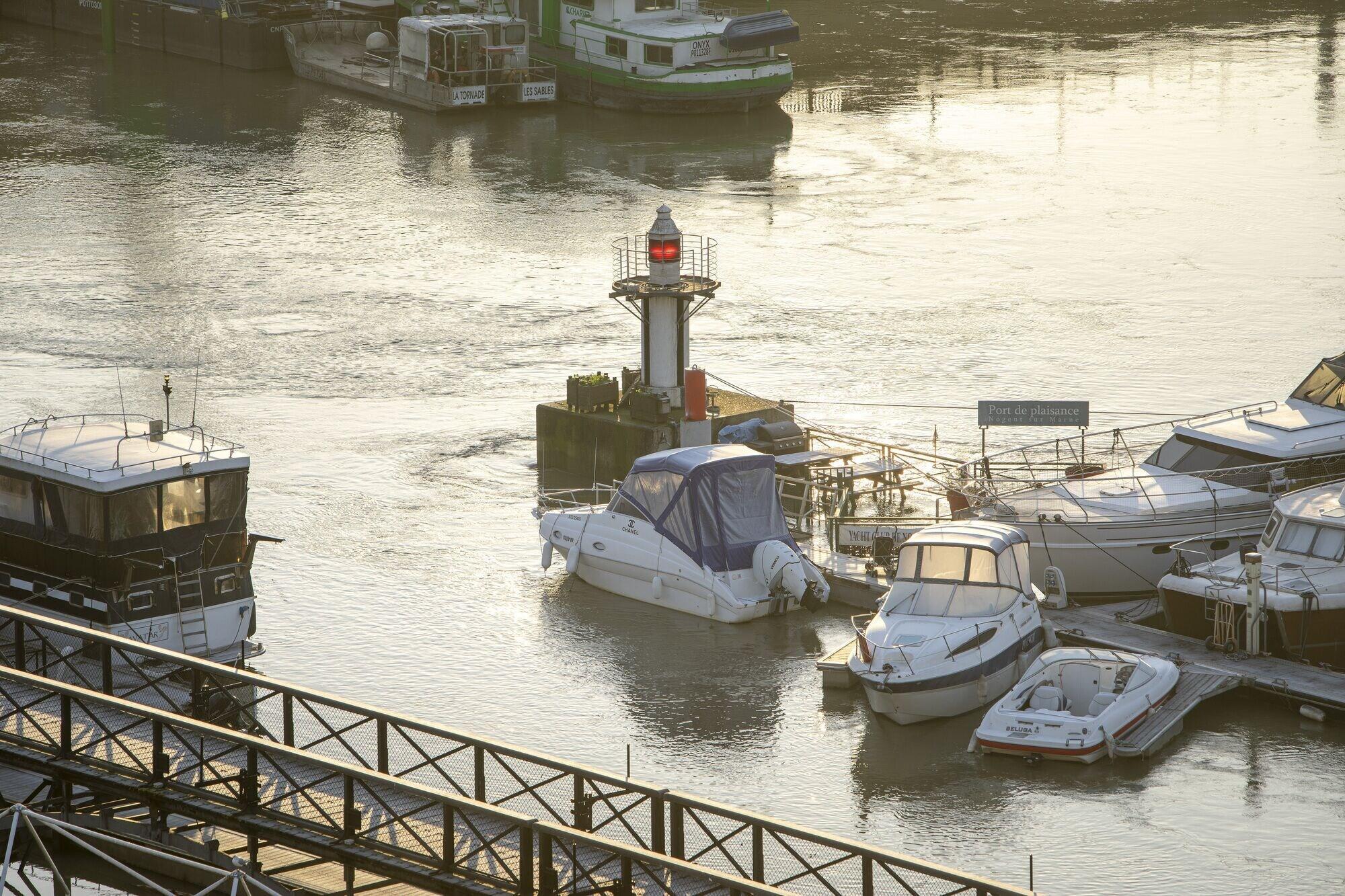 ホテル ル ノジェンテル Nogent-sur-Seine エクステリア 写真